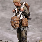 Сборная фигура из смолы SM 3105 Ручной пулеметчик парашютист (второй), 1:35, SOGA miniatures