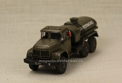 Масштабная модель в сборе и окраске ЗИЛ-131 Бензовоз, 1:72, Магазин Солдатики (72027) (72027)