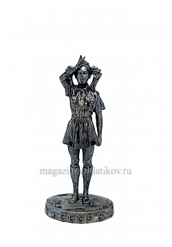Миниатюра из металла Салютующая пионерка 54 мм, EK Castings (USSR-03) (USSR-03)