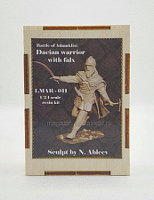 Сборная миниатюра из смолы Battle of Adamklisi: Dacian warrior with falx, 75 мм, Legion Miniatures - фото
