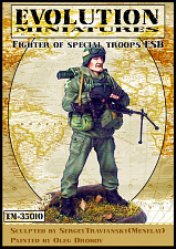 Сборная фигура из смолы ЕМ 35010 Боец спецназа ФСБ, 1/35 Evolution - фото