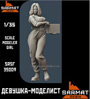 Сборные фигуры из смолы Девушка-моделист, 1/35 Sarmat Resin - фото