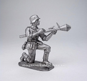Миниатюра из олова VNT03 Немецкий пехотинец с фаустпатроном, 1944-45 гг. EK Castings - фото