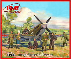 Сборная модель из пластика Спитфайр LF.IXE с советскими пилотами и техниками ВВС (1/48) ICM