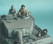 Сборная миниатюра из смолы Т 35007 Немецкие танкисты СС, лето 1944-45. Две фигуры. 1/35 Tank - фото