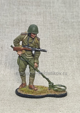 Ряд.сапёрных частей Красной Армиии с миноискателем 1943-45 гг., 54 мм - фото