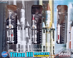 Сборная модель из пластика Д Ракеты Titan Rockets С Пусковыми Площадками (1/400) Dragon