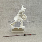 Сборная миниатюра из смолы Индеец в шкуре с копьём 1/24 Alex-Moscow (AM257) (AM257)
