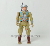 Космический солдат с оружием - фото