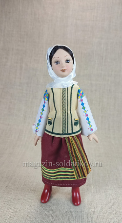 Кукла в молдавском летнем костюме №24