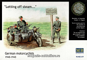 MB 3539 German motorcyclists, 1940-1943 (1/35) Master Box