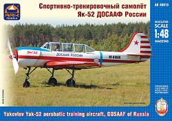 Сборная модель из пластика Спортивно-тренировочный самолет ЯК-52 ДОСААФ России (1/48) АРК моделс