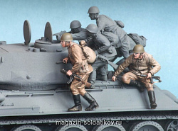 Сборная миниатюра из смолы Советская мотопехота, лето 1943-45. Две фигуры. 1/35 Tank (Т 35009) (Т 35009)