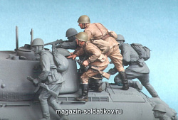 Сборная миниатюра из смолы Советская мотопехота №2, лето 1943-45. Две фигуры. 1/35 Tank (Т 35010) (Т 35010)
