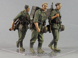 Сборная миниатюра из смолы «Барбаросса"№5 Немецкие пехотинцы с рацией "Torn.Fu.d2». Три фигуры. 1/35 Tank (Т 35080) (Т 35080)