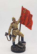 Миниатюра в росписи Гвардии-ефрейтор со знаменем, 54 мм - фото