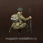 Сборная фигура из смолы SM 35120 Парашютист армии США с винтовкой БАР для джипа. Нормандия, 1944 год, 1:35, SOGA miniatures