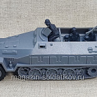 German Hanomag Halftrack (gray) w/insignia, 1:32 ClassicToySoldiers с экипажем (Q540-0121) (Q540-0121)