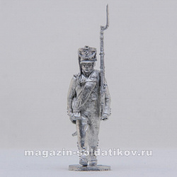Сборная миниатюра из металла Мушкетер, идущий 1808-1812 гг, 28 мм, Аванпост (12019М) (12019М)