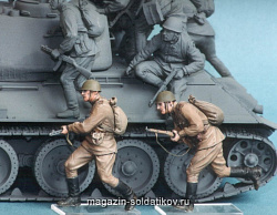 Сборная миниатюра из смолы Т 35013 Советская мотопехота №5, лето 1943-45. Две фигуры. 1/35 Tank