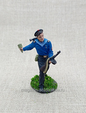 Советский матрос с противотанковой гранатой 1943-45 гг. 54 мм - фото