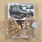 35200 Tamiya 105-мм гаубица на шасси Pz-II Sd.Kfz.124 Wespe 1943г. с 2 фигурами 1/35 (QM-255) (QM-255)