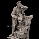 Сборная миниатюра из смолы Русский офицер 75 мм (1:24) Medieval Forge Miniatures (C-75-113) (C-75-113)