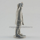 Сборная миниатюра из смолы Матрос-артиллерист утирающий пот, 28 мм, Аванпост