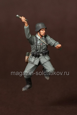 Сборная фигура из смолы SM 3546 Немецкий панцергренадер 1, 1942 г., 1:35, SOGA miniatures