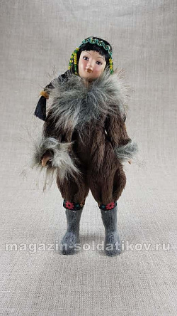 Кукла в чукотском зимнем костюме №51