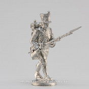 Сборная миниатюра из металла Фузилёрной в кивере, в атаке, Франция, 28 мм, Аванпост - фото