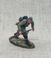 Миниатюра из олова Пехотинец Вермахта в бою, 54 мм, Студия Большой полк - фото