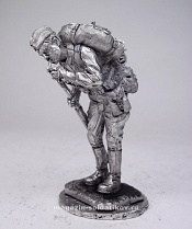 Миниатюра из олова 203 РТ Солдат с папиросой 54 мм, Ратник - фото