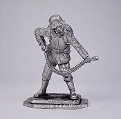 Миниатюра из олова 207 РТ Помощник огнеметчика 54 мм, Ратник - фото