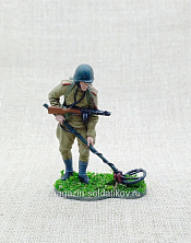 Сапёр с миноискателем 1943-45 гг. 54 мм - фото