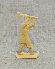 Солдатики из пластика Киевская Русь. Мирный житель. Молотобоец Негорад (бежевый), Воины и битвы - фото