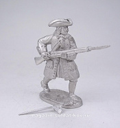 Сборная миниатюра из металла Фузилер, идущий с ружьем наперевес в атаку. Армия Петра I (54мм), Три богатыря - фото