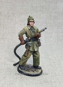 Миниатюра из олова Боец пожарной охраны, 54 мм, Студия Большой полк (ИЛ2459.14.01.54) (ИЛ2459.14.01.54)