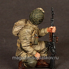 Сборная фигура из смолы Парашютист США с винтовкой BAR на отдыхе, 1:35, SOGA miniatures (SM 3513) (SM 3513)