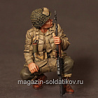 Сборная фигура из смолы Парашютист США с винтовкой BAR на отдыхе, 1:35, SOGA miniatures (SM 3513) (SM 3513)