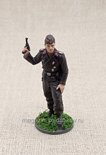 Немецкий танкист с пистолетом Люгера 54 мм - фото