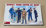 Сборные фигуры из пластика 35009 Советский танковый экипаж на отдыхе MiniArt (1/35) - фото