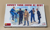 Сборные фигуры из пластика 35009 Советский танковый экипаж на отдыхе MiniArt (1/35) - фото