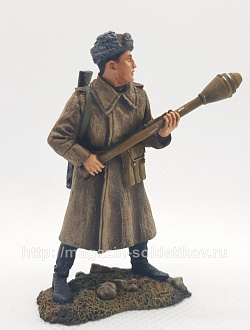 Миниатюра в росписи Боец РККА с фаустпатроном, 1944 г., 54 мм (НФ0184.14.01.54) (НФ0184.14.01.54)