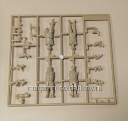Японские танкисты (набор из 4 фигурок на литнике) 1/35 FineMolds (QM-429) (QM-429)