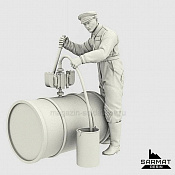 Сборные фигуры из смолы Танкист за перекачкой горючего в летней форме РККА 1935-1941" гг. 1/35, Sarmat Resin - фото