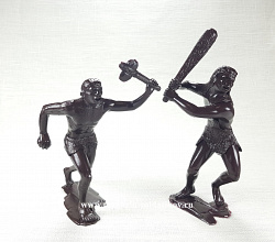 Сборные фигуры из пластика Пещерные люди, набор из 2-х фигур №1 (темно-коричневые, 150 мм) АРК моделс