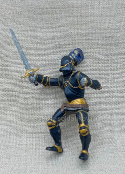 Фигурка 39275 Рыцарь в доспехах черный Papo Papo 2006, есть дефекты (меч) (603-090) (603-090)