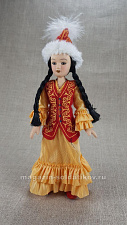 КНК048 Кукла в киргизском праздничном костюме №48