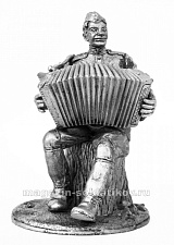 Миниатюра из олова 645 РТ Баянист на пеньке, 54 мм, Ратник - фото